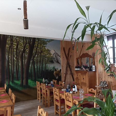 Le Sapin Rouge - Restaurant - Bar - Chambres D'Hotes Artigues  Екстериор снимка