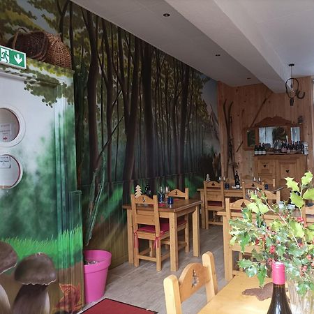 Le Sapin Rouge - Restaurant - Bar - Chambres D'Hotes Artigues  Екстериор снимка
