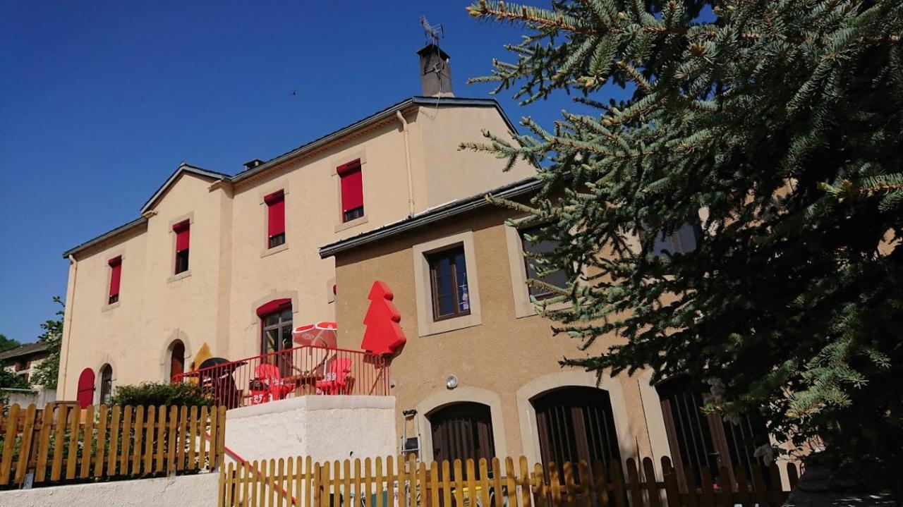 Le Sapin Rouge - Restaurant - Bar - Chambres D'Hotes Artigues  Екстериор снимка