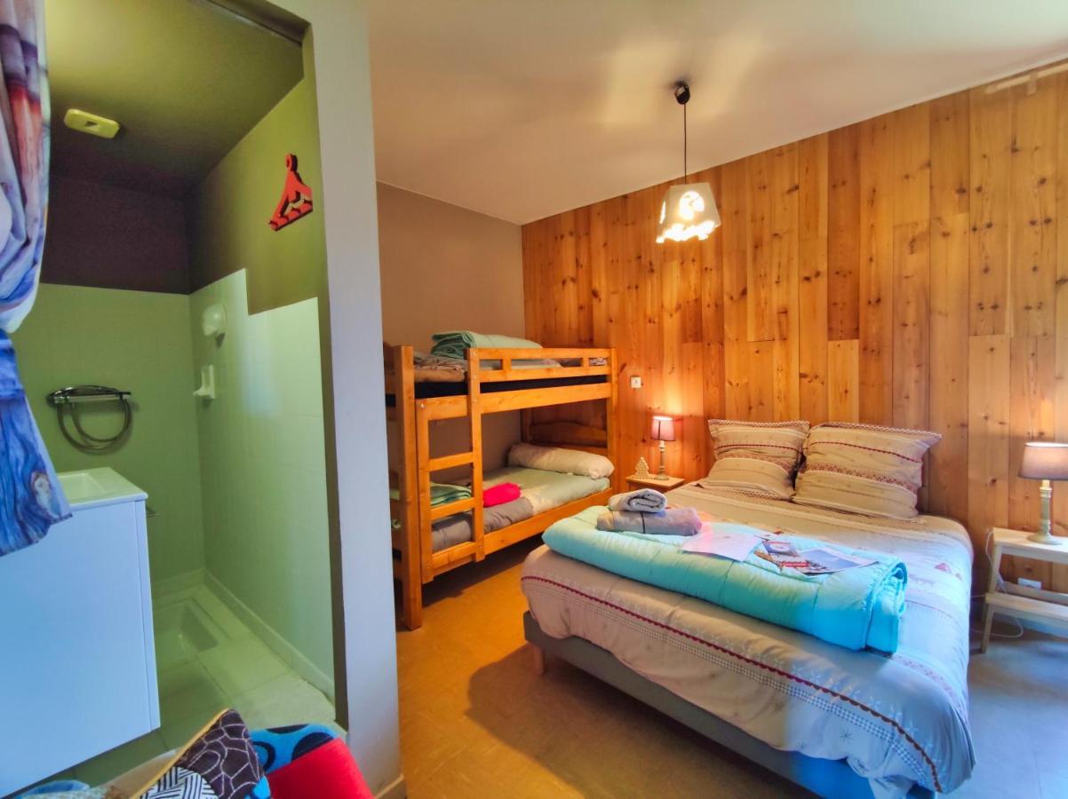 Le Sapin Rouge - Restaurant - Bar - Chambres D'Hotes Artigues  Екстериор снимка