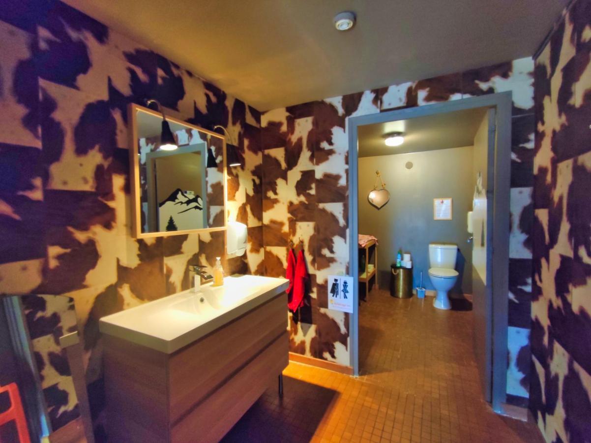 Le Sapin Rouge - Restaurant - Bar - Chambres D'Hotes Artigues  Екстериор снимка