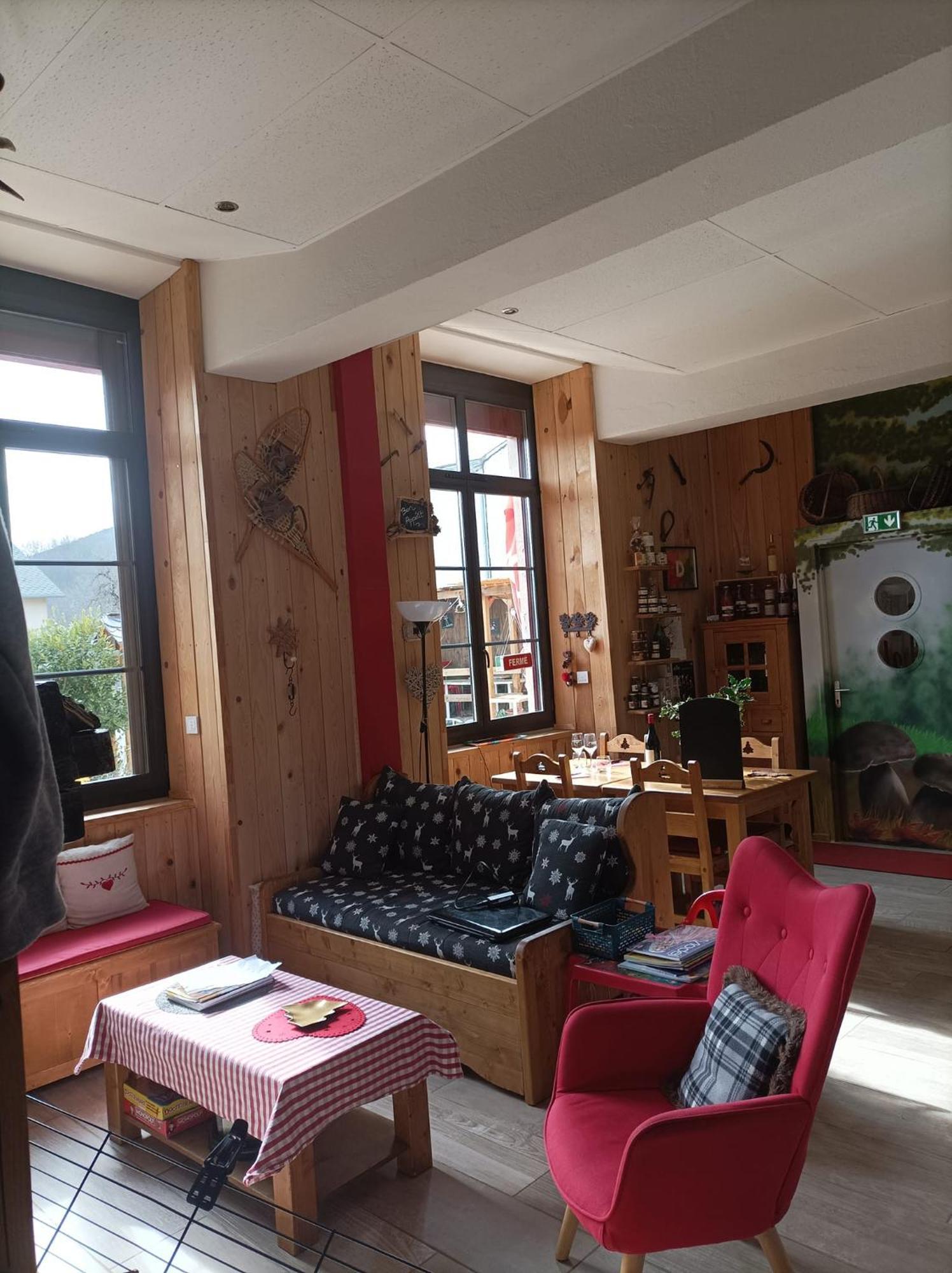Le Sapin Rouge - Restaurant - Bar - Chambres D'Hotes Artigues  Екстериор снимка